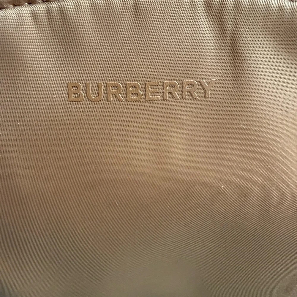 Burberry tan/camel crescent makeup pouch NWOT
